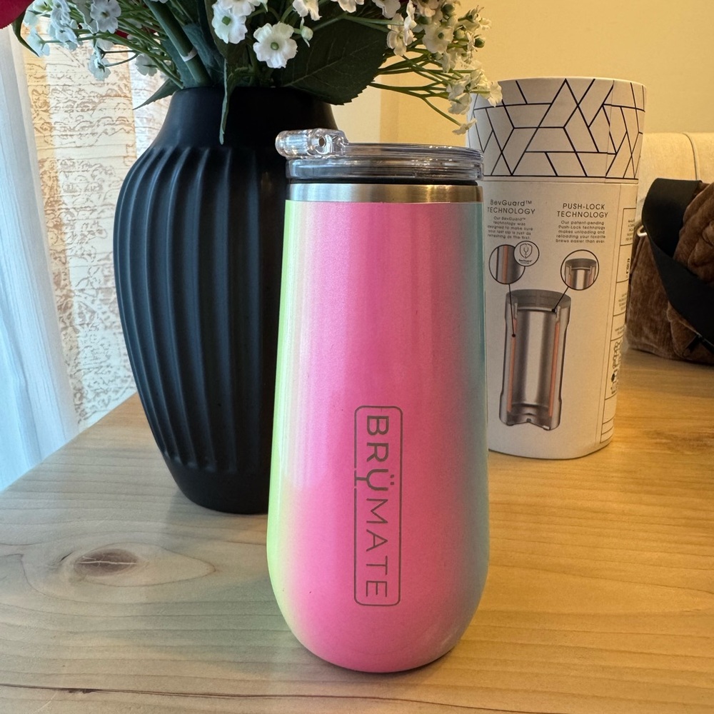 BrüMate glitter rainbow champagne flute